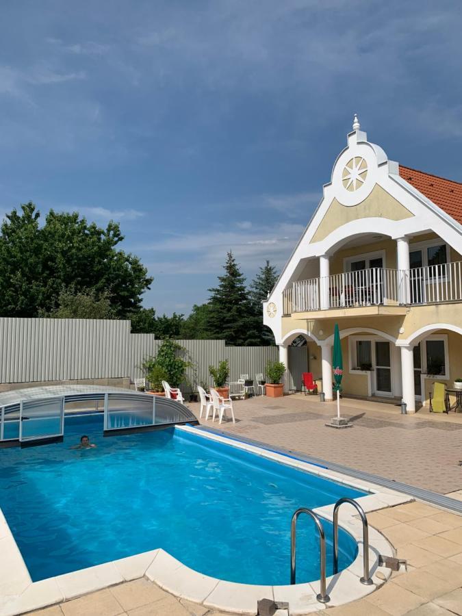 Lilium Villa Heviz Exterior photo