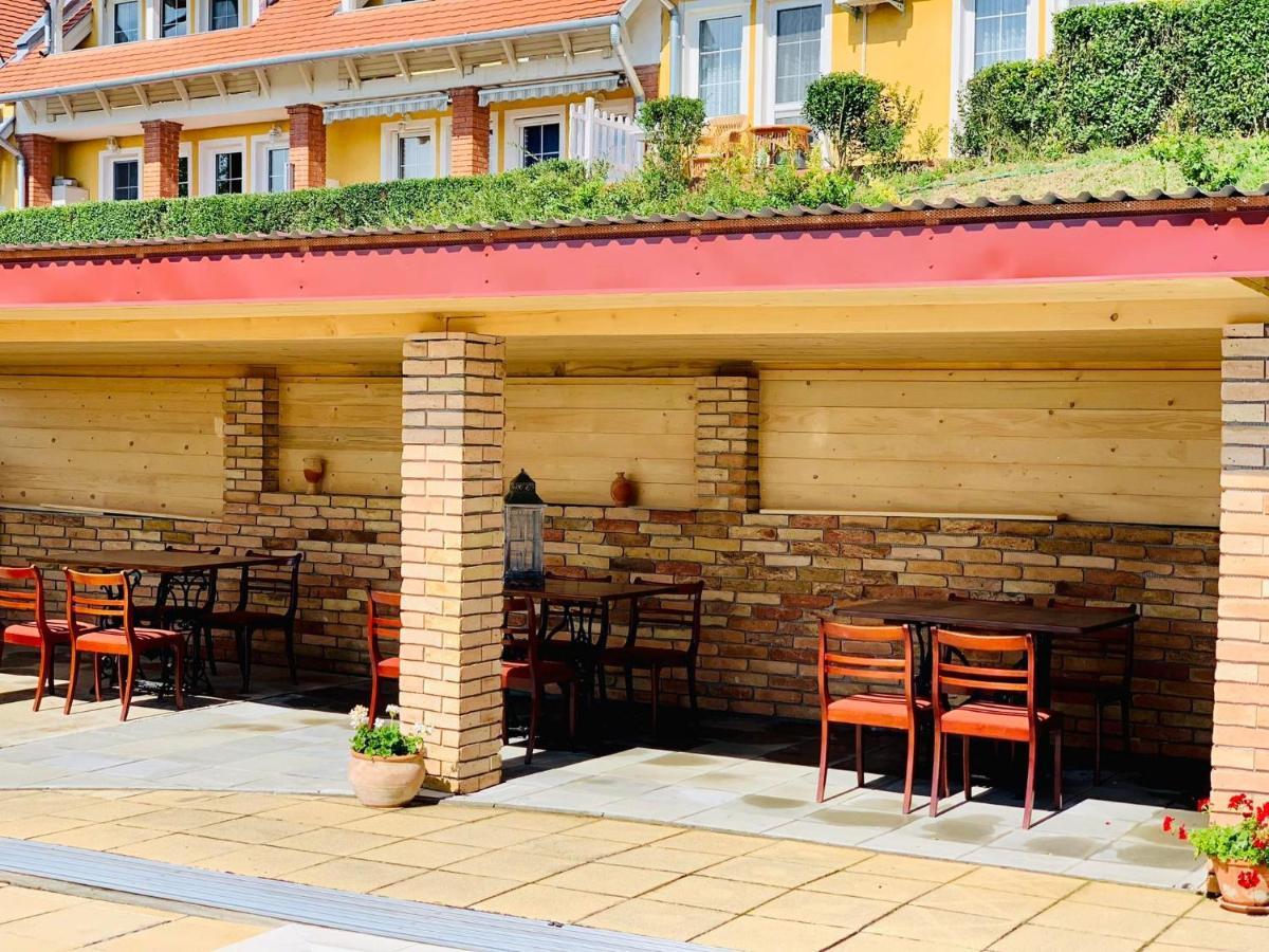 Lilium Villa Heviz Exterior photo