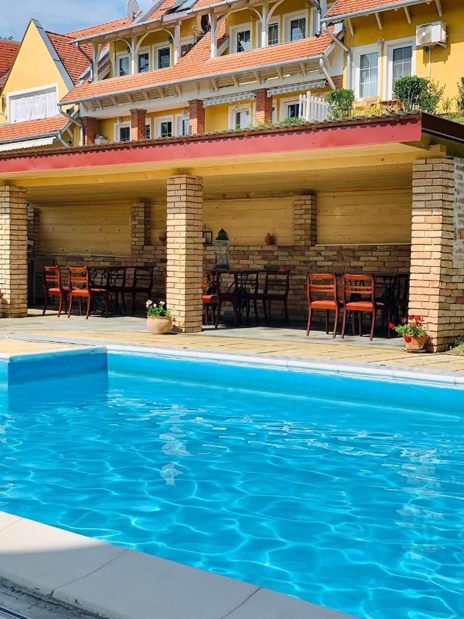 Lilium Villa Heviz Exterior photo