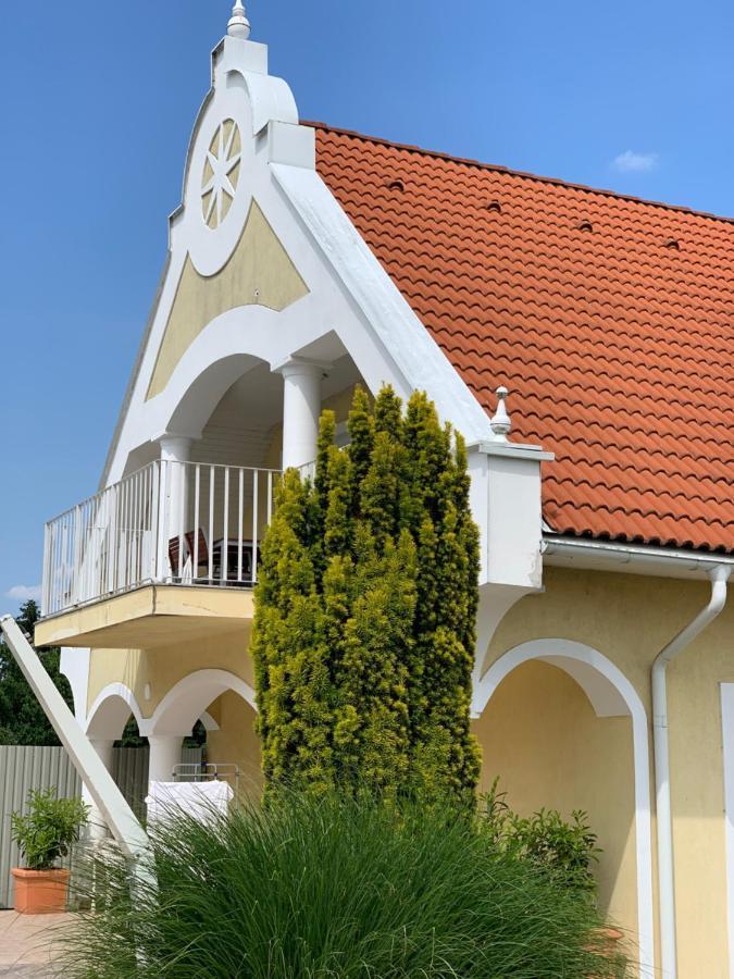 Lilium Villa Heviz Exterior photo